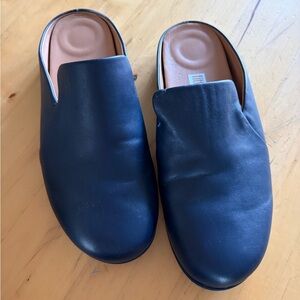 Women’s  Slip-On Leather Clogs in Navy